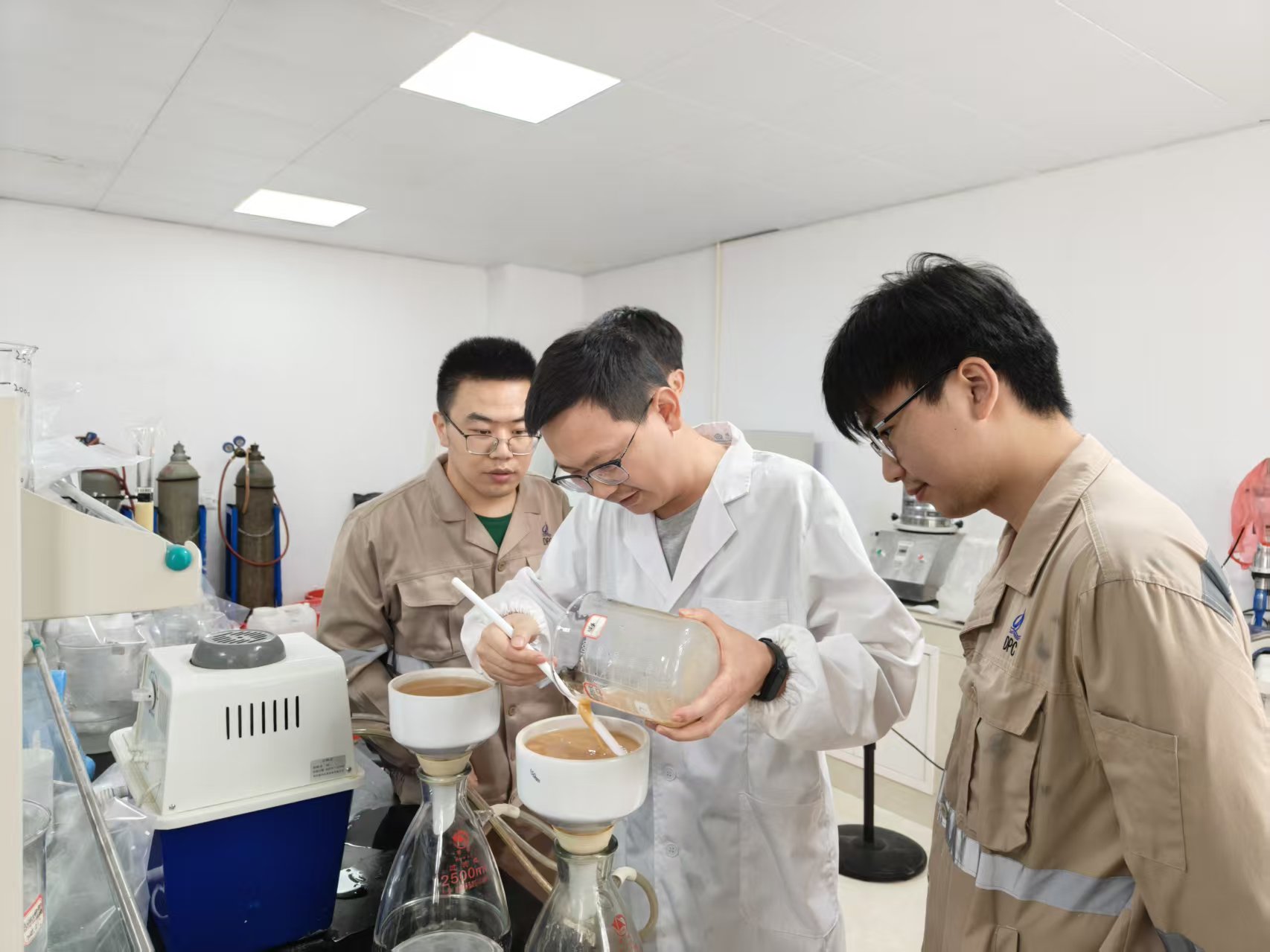 扎根鋰業(yè)，攻堅(jiān)路上讓“鋰”想花開｜中礦鋰業(yè)研發(fā)部90后工程師徐苗